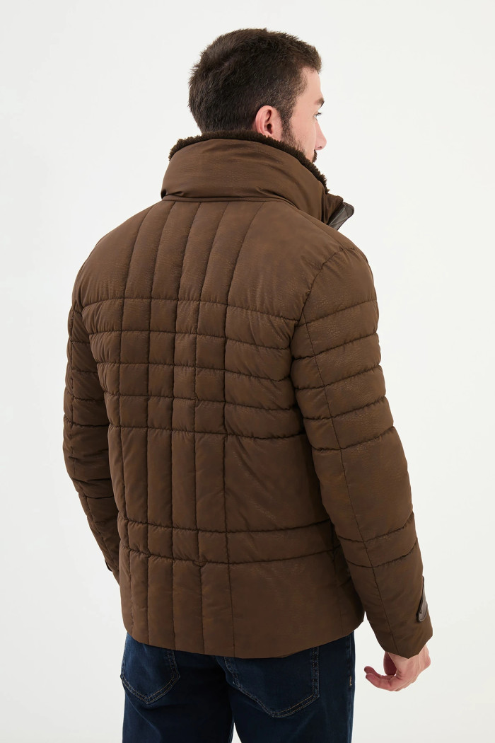 Slim Fit Erkek Fermuarlı Cepli Kürk Boyunlu Yarı Parlak  Şişme Mont Kahverengi 