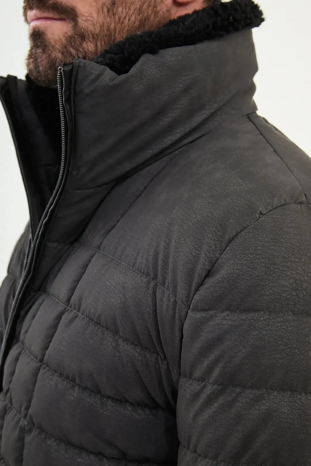 Slim Fit Erkek Fermuarlı Cepli Kürk Boyunlu Yarı Parlak  Şişme Mont 4