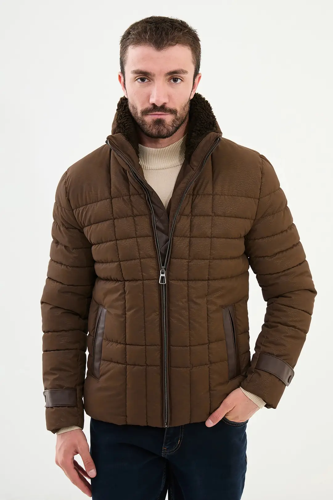 Slim Fit Erkek Fermuarlı Cepli Kürk Boyunlu Yarı Parlak  Şişme Mont - KAHVERENGİ